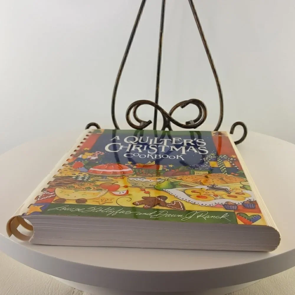 A quilters Christmas cookbook by Louise Stoltzfus and Dawn J. Ranck